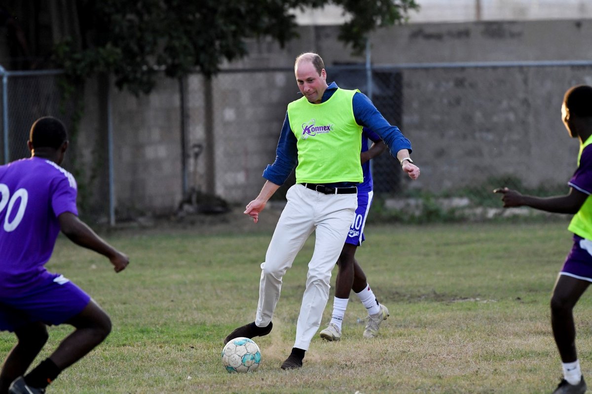 William a Kate navštívili Jamajku.