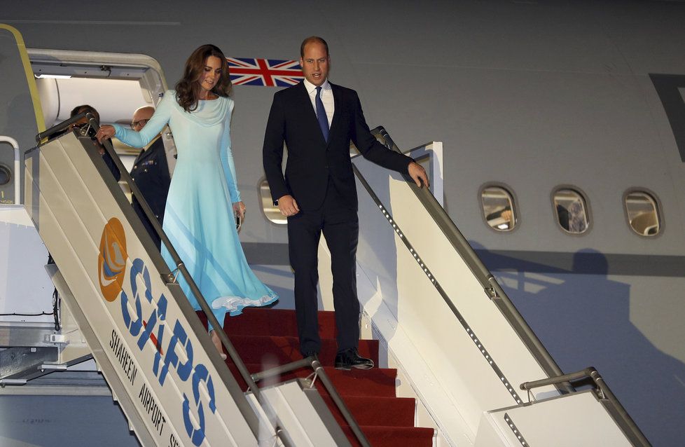 Přílet prince Williama a Kate Middletonové do Pákistánu