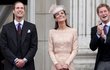 Vévodkyně Kate v doprovodu manžela a švagra
