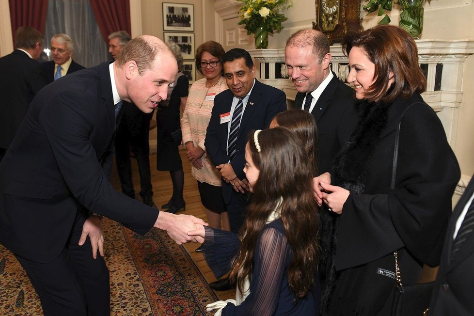 Princ William se setkal s maltským premiérem a jeho rodinou.