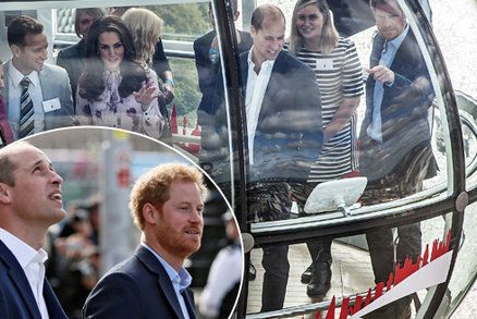 Princové William a Harry v bublině nad Temží: A támhle má barák naše babička!