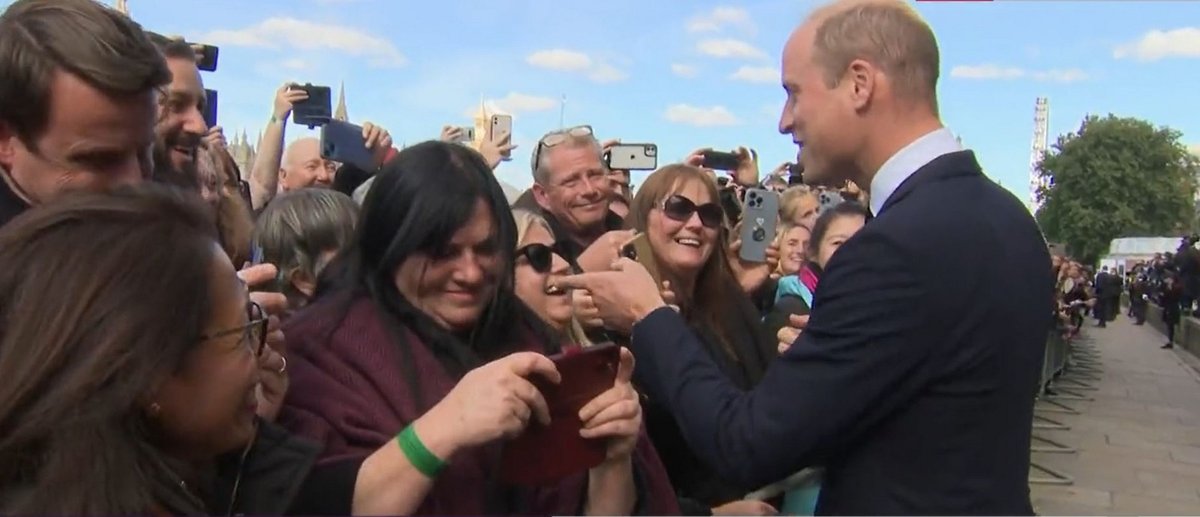 Princ William se setkal s lidmi ve frontě