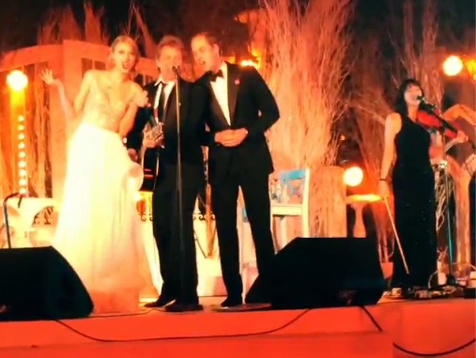 Princ William, Taylor Swift a Jon Bon Jovi v roce 2013 na večeři Centrepoint Gala v Kensingtonském paláci