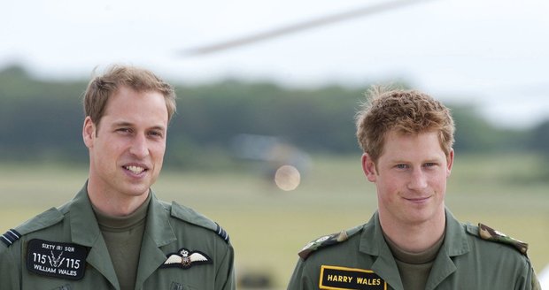 William i Harry mají za sebou výcvik u britského letectva
