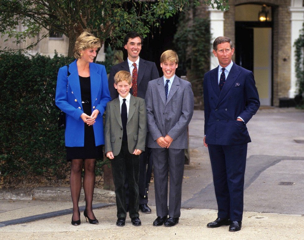 Princové Harry a William se svými rodiči princem Charlesem a princeznou Dianou