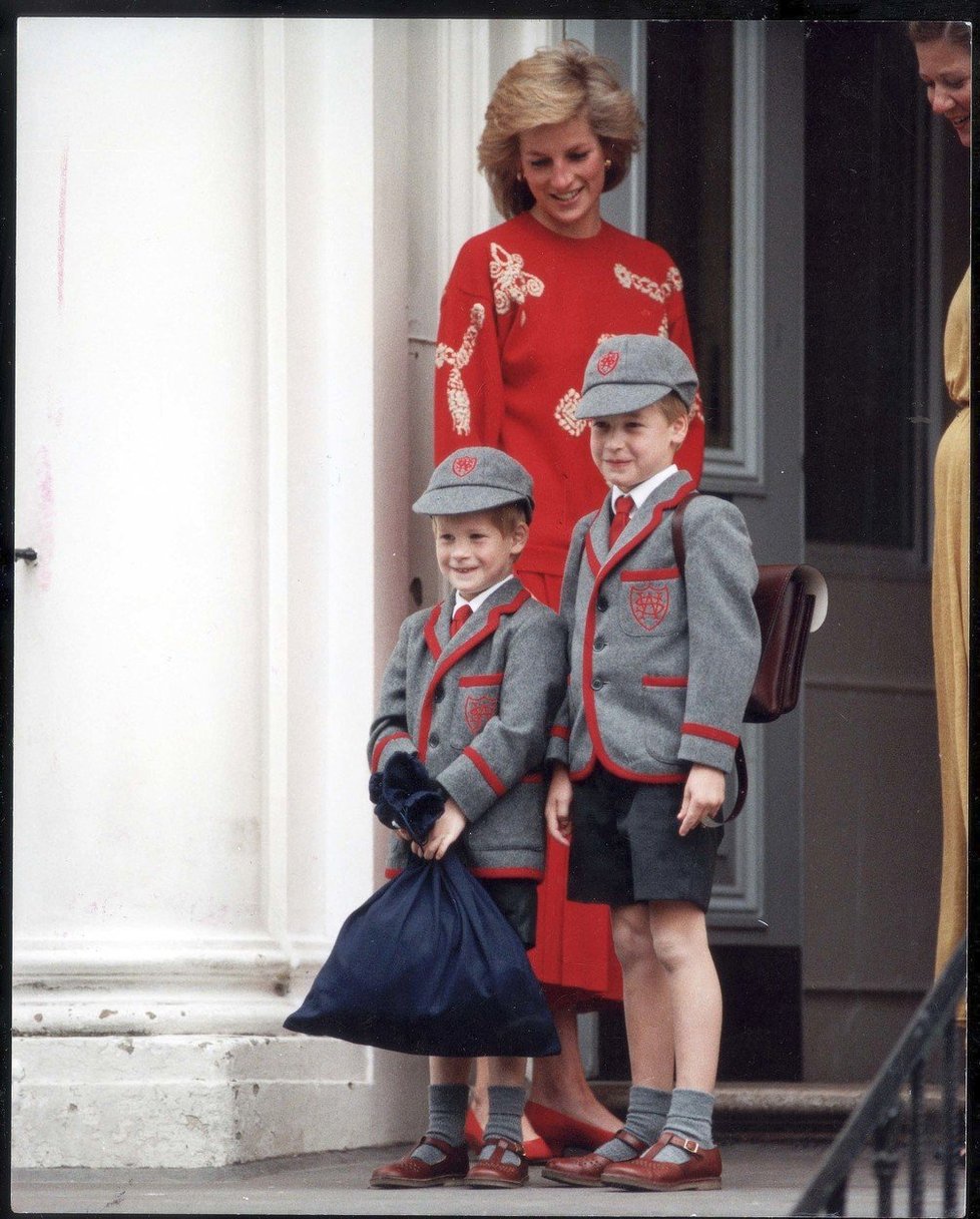 Princ Princ William s bratrem Harrym a maminkou Dianou