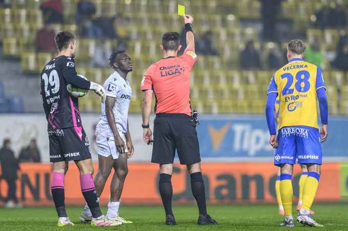 Komise: Plzeň měla proti Teplicím dohrávat v deseti. Penalta v Ďolíčku správně Komise: Plzeň měla proti Teplicím dohrávat v deseti. Penalta v Ďolíčku správně