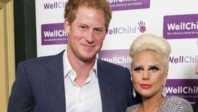 Lady Gaga a Tony Bennett s princem Harrym na události k podpoře charitativní organizace Wellchild.