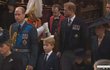 Královská rodina při pohřebním obřadu Královská rodina při pohřebním obřadu