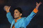 Zemřel americký zpěvák Prince (†57).