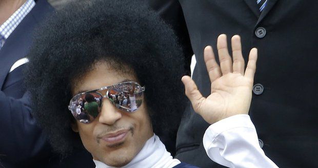 Policie zveřejnila hovor z tísňové linky po nálezu těla Prince (†57): Chaos nad tělem legendy!