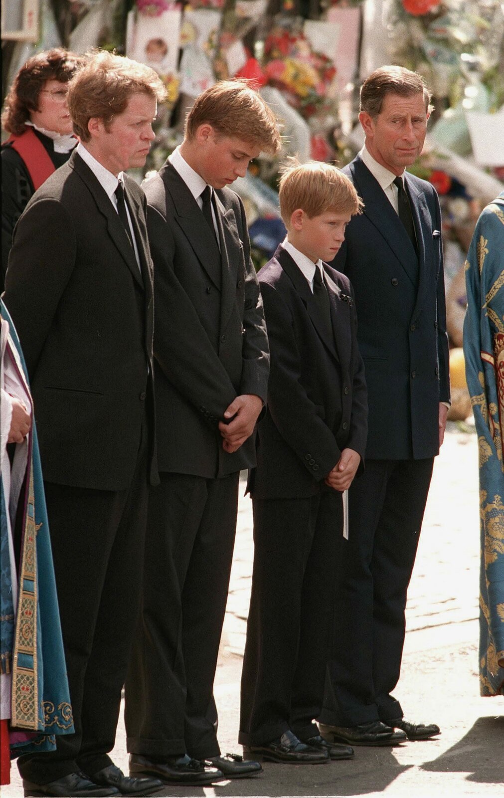 Princové William a Harry na pohřbu Diany
