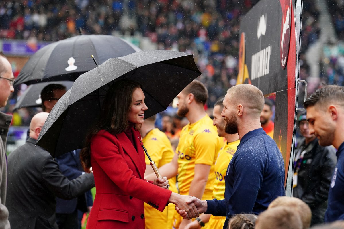 Princezna Catherine při setkání s ragbysty