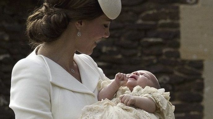 Devítitýdenní princezna Charlotte byla 5. července pokřtěna.