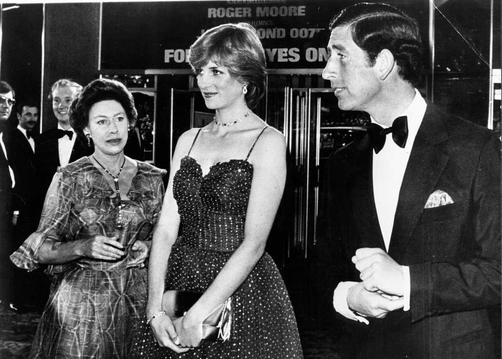Princezna Diana s Charlesem a královnou