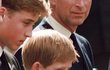 Princové Charles, William a Harry na pohřbu princezny Diany