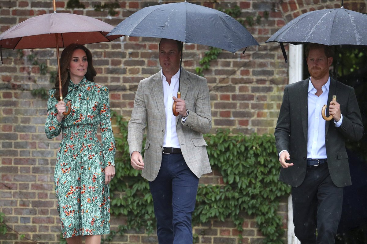 Vévodkyně Kate, princové William a Harry