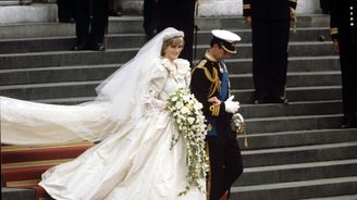 40 let od svatby Diany a Charlese: Co možná nevíte o ikonických svatebních šatech?