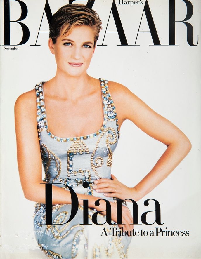 Listopadová titulka magazínu Harper's Bazaar z roku 1997 byla poctou Dianě. Fotka vznikla již roku 1991 a princezna má na sobě šaty Versace