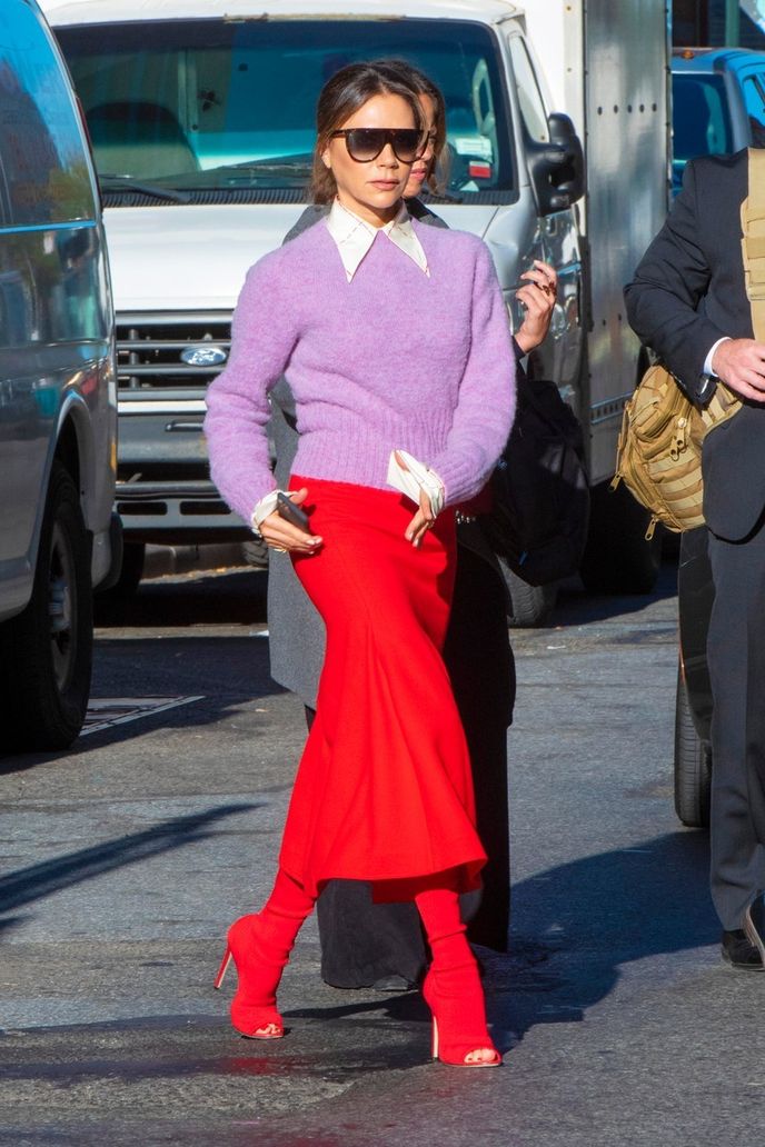 Victoria Beckham v outfitu z vlastní kolekce