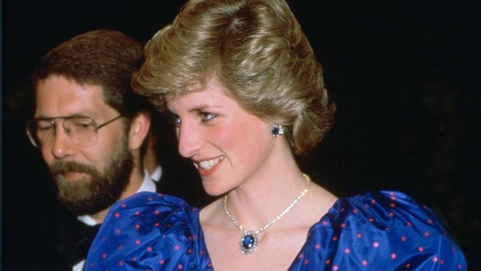 Princezna Diana v roce 1986 v šatech návrháře Bruce Oldfielda