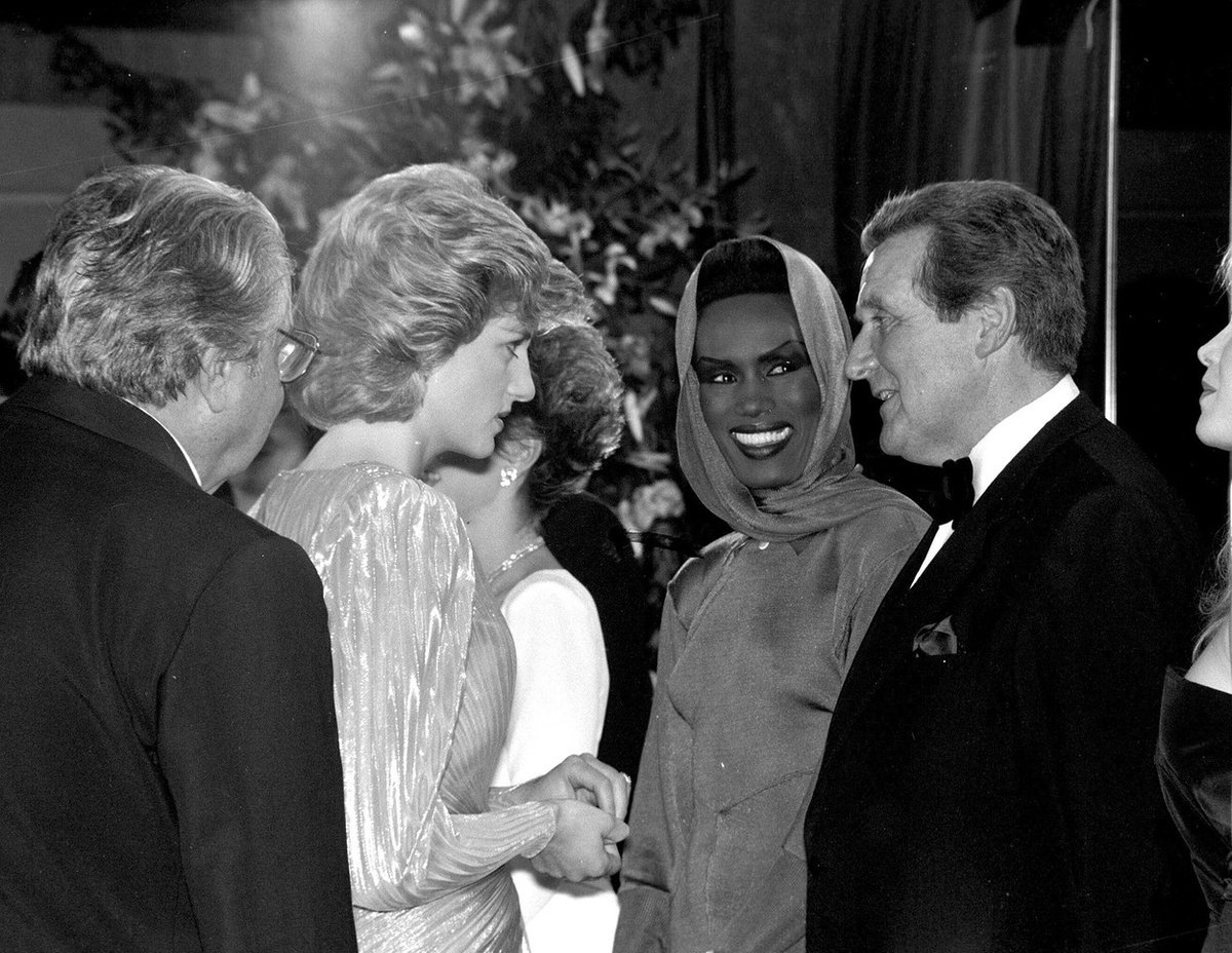 Princezna Diana na premiéře bondovky Vyhlídka na vraždu.