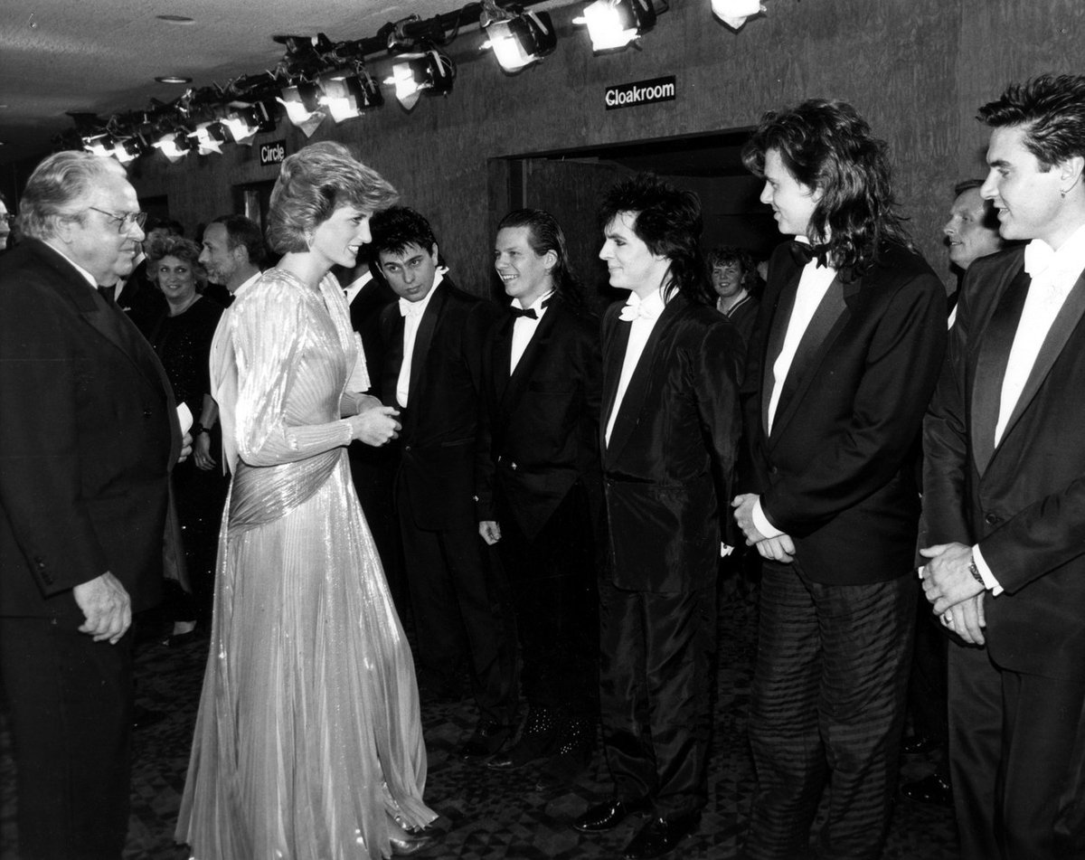 Princezna Diana na premiéře bondovky Vyhlídka na vraždu.