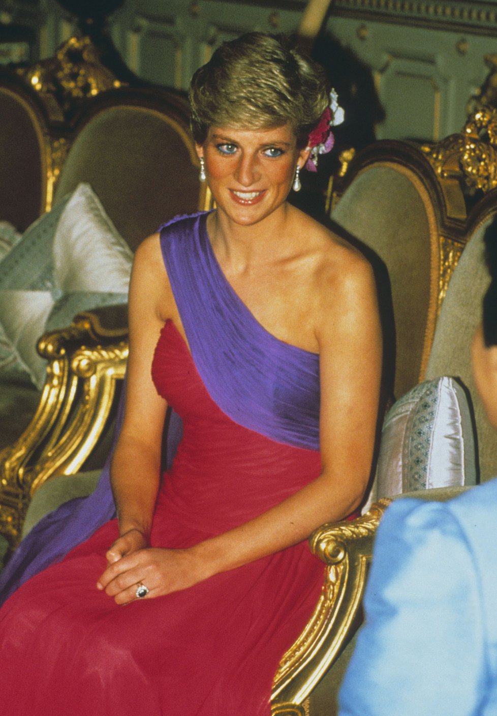 Princezna Diana v šatech z roku 1989.