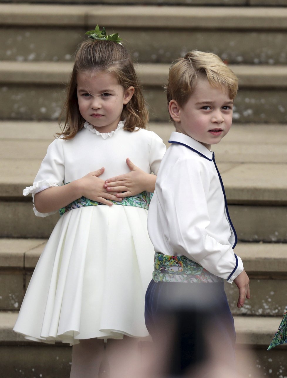 Princ George a princezna Charlotte na svatbě princezny Eugenie