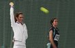 Princezna z Walesu společně s tenisovou legendou Rogerem Federerem představili, co to znamená být takzvaný “Ball Boy / Girl” na nejslavnějším turnaji světa. Princezna z Walesu společně s tenisovou legendou Rogerem Federerem představili, co to znamená být takzvaný “Ball Boy / Girl” na nejslavnějším turnaji světa.