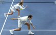 Princezna z Walesu společně s tenisovou legendou Rogerem Federerem představili, co to znamená být takzvaný “Ball Boy / Girl” na nejslavnějším turnaji světa. Princezna z Walesu společně s tenisovou legendou Rogerem Federerem představili, co to znamená být takzvaný “Ball Boy / Girl” na nejslavnějším turnaji světa.