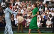 Princezna Kate při předávacím ceremoniálu Princezna Kate při předávacím ceremoniálu
