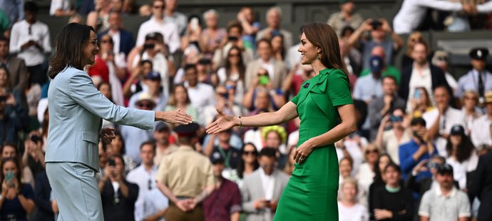 Princezna Kate při předávacím ceremoniálu