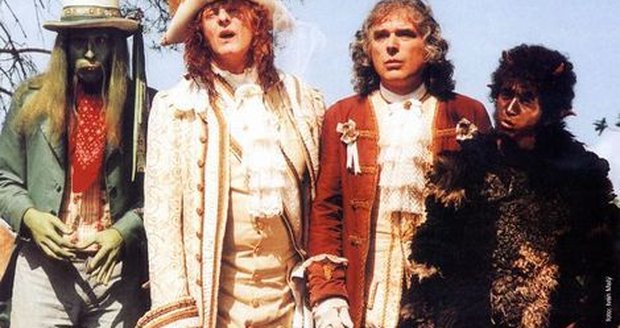 Putri dari penggilingan: (Dari kiri) Waterman, pangeran, John, iblis Putri dari penggilingan: (Dari kiri) Waterman, pangeran, John, iblis