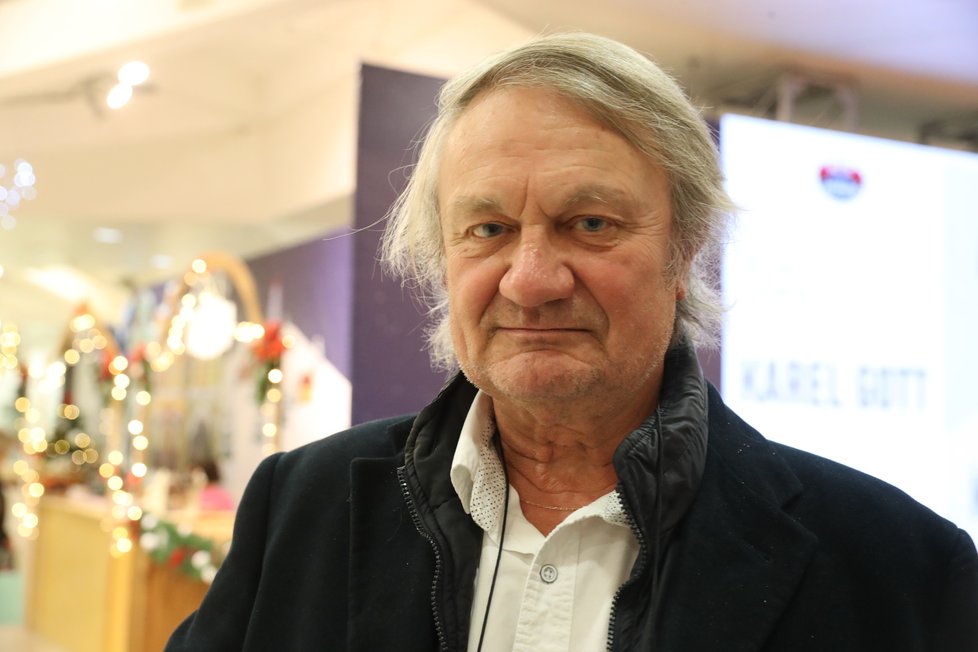 Guru režisérů televizních seriálů Jiří Adamec (72).
