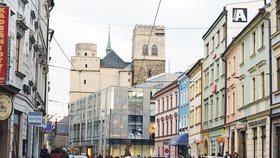 Bolševický Prior nahradila po roční rekonstrukci tzv. Galerie Moritz. Prý je k okolí šetrnější a působí nenápadněji.