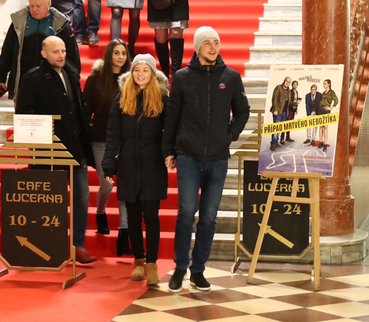 Premiéra filmu Případ mrtvého nebožtíka: Jakub Štáfek konečně ukázal svou &#34;paní Colombovou&#34;