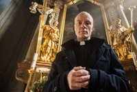 Případ pro exorcistu: Šok na faře! Polonahý spoutaný policista s roubíkem ze záchodové štětky