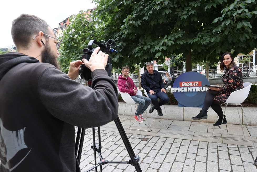 Tvůrci seriálu Případy 1.oddělení Jan Malinda a Tomáš Feřtek