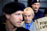 Josef Fritzl. Přes dvacet let věznil a znásilňoval vlastní dceru, zplodil s ní sedm dětí.