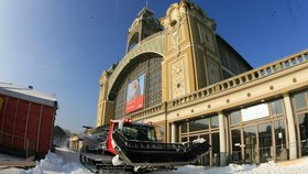 Přípravy na lyžování před Průmyslovým palácem pod taktovkou společnosti E.ON