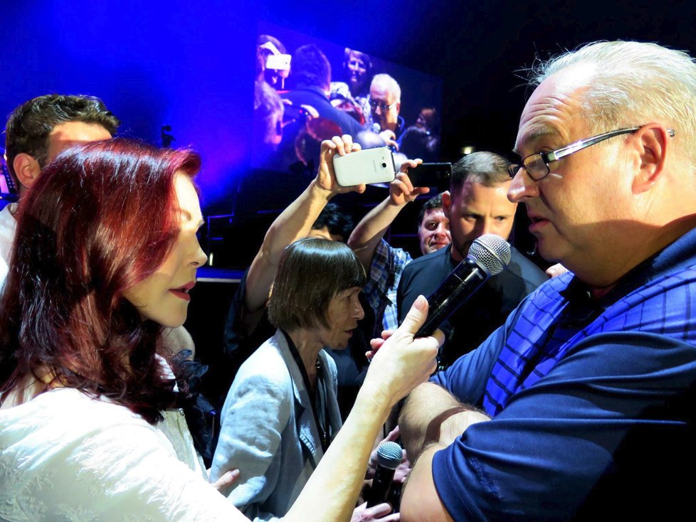 Jana v Adama O2 areně zpovídá Priscilla Presley.