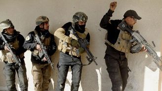 Irácké jednotky míří k Mosulu, postup zpomalují miny