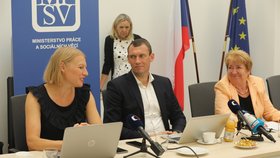 Tisková konference o výplatě příspěvku 5000 Kč na dítě (11. 8. 2022)