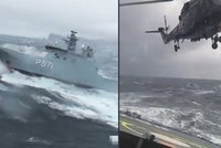 VIDEO: Takhle se přistává na rozbouřeném moři!