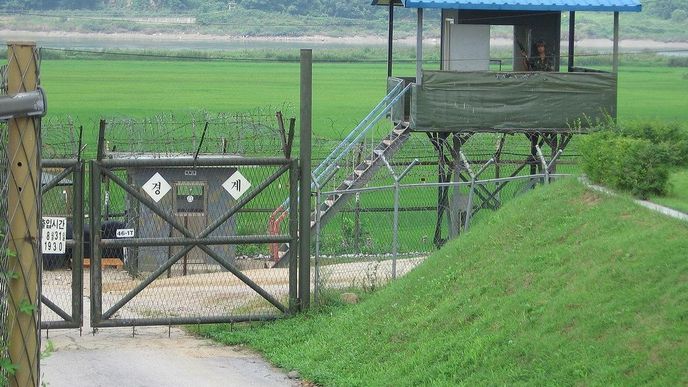 Přísně střežená hranice mezi Severní a Jižní Koreou