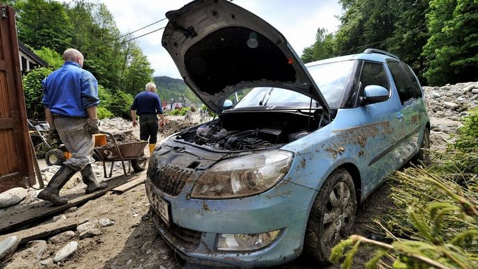 Přívalová povodeň nadělala v krkonošském městečku Svoboda nad Úpou škody za desítky milionů korun