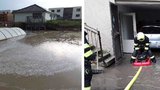 Zatopené sklepy a zaplavené silnice: Přívalový déšť nejvíce bičoval Znojemsko
