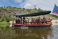 Z Podbaby do Podhoří nově bezbariérově: Loď Baba měří přes 11 metrů a pojme až 40 lidí