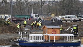 Přívoz v Troji musel být na hodinu opět zastaven: Tentokrát kvůli zamrzlé Berounce